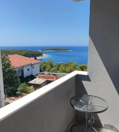 Jj * Primošten